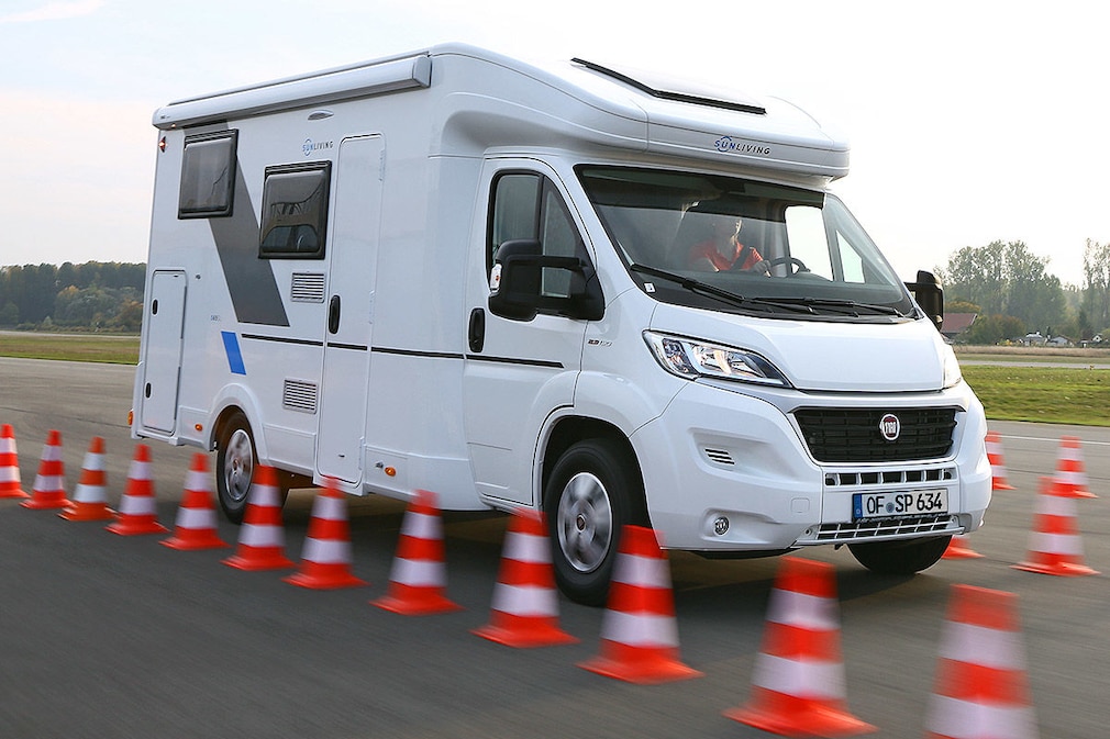 Günstige Teilintegrierte im Wohnmobil-Test