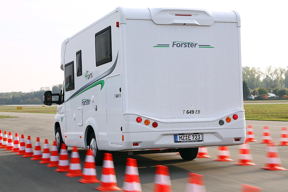 Günstige Teilintegrierte im Wohnmobil-Test