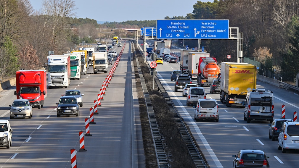 Stau auf der Autobahn A10