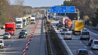 Stau auf der Autobahn A10