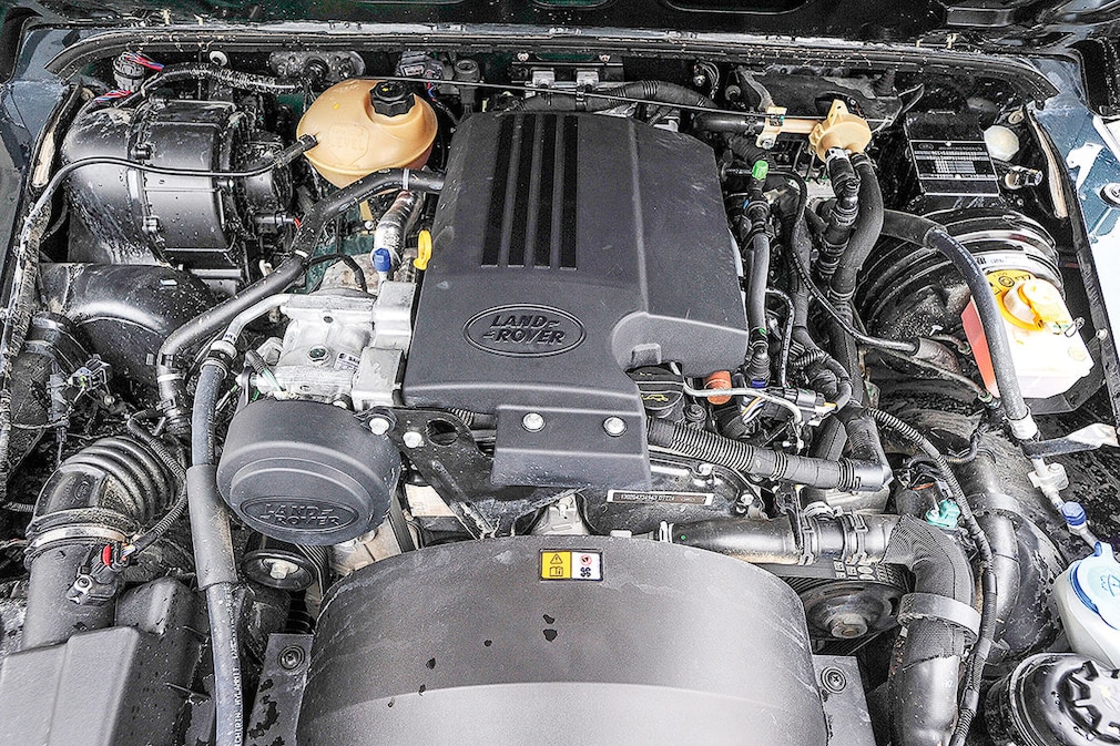 Land Rover Defender 1
