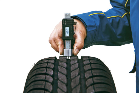 Profiltiefe bei Reifen messen  Hilfe rund um den Autoreifen 
