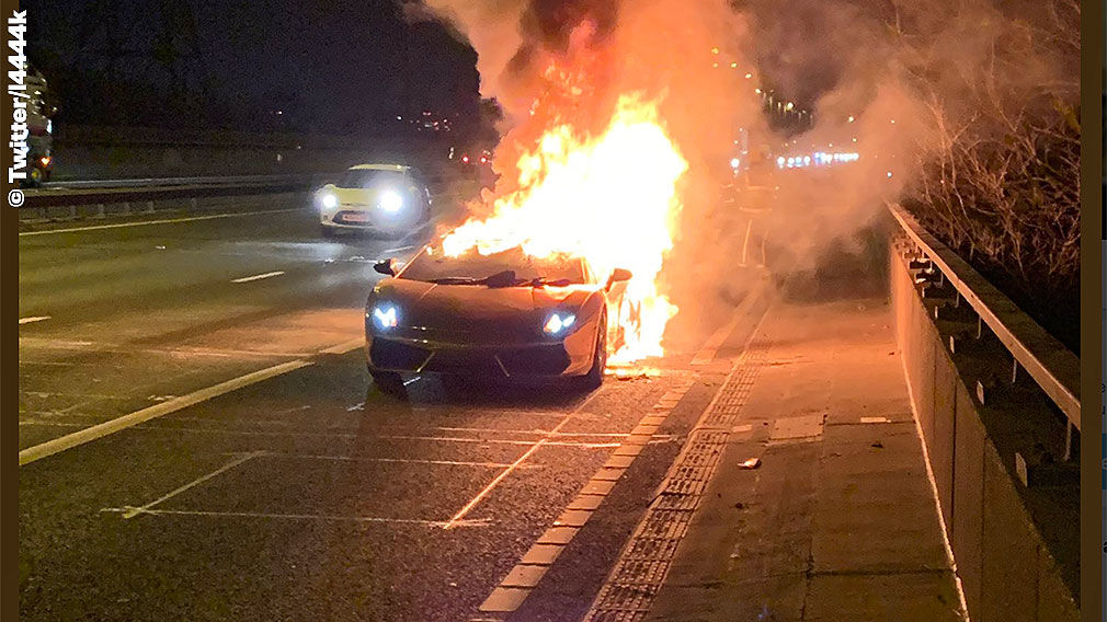 Lamborghini Gallardo geht auf Autobahn in Flammen auf Lamborghini Gallardo geht auf Autobahn in Flammen auf
