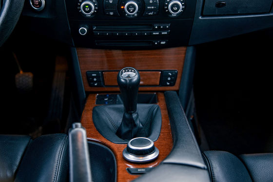 BMW M5 mit V10 und Handschaltung