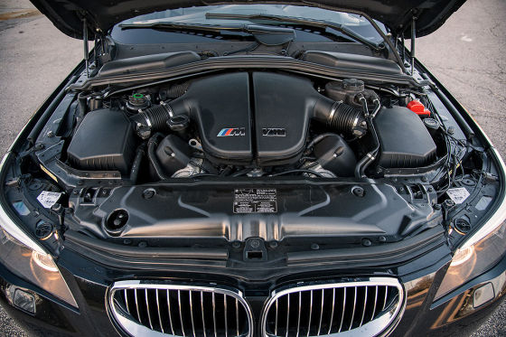 BMW M5 mit V10 und Handschaltung