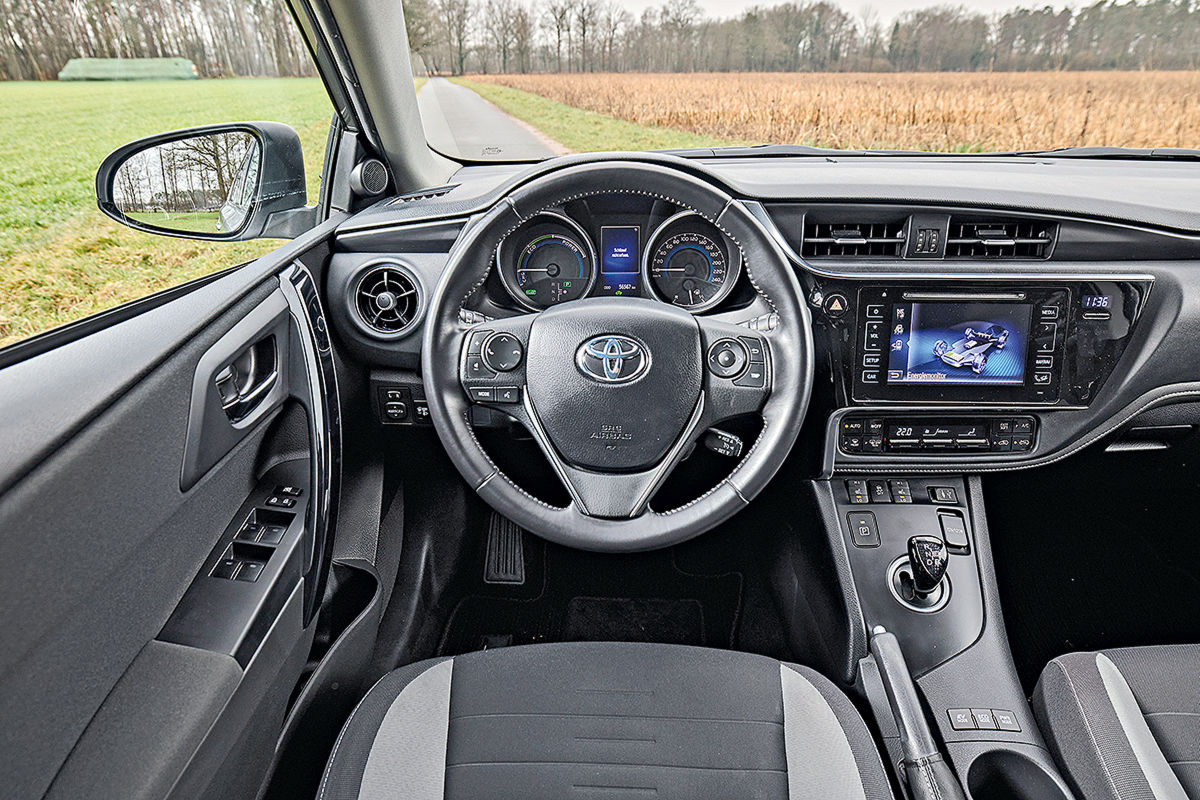 Toyota Auris Hybrid: Gebrauchtwagen-Test - AUTO BILD