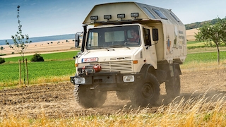 Mercedes U 1300 L mit Wohnkoffer