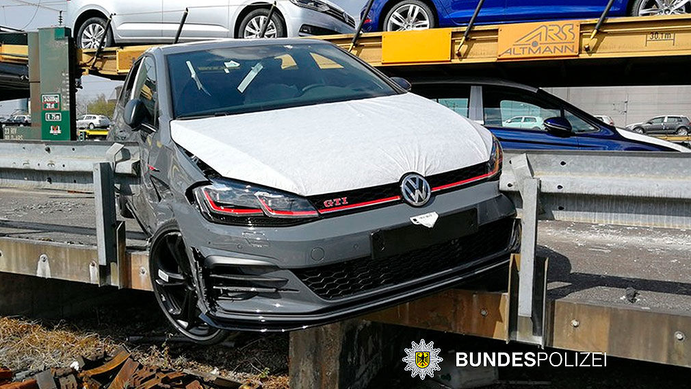Männer wollten VW vom Zug klauen Männer wollten VW vom Zug klauen