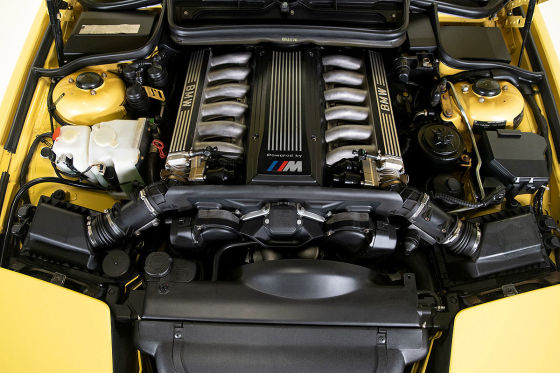 Dakargelber BMW 850 CSi zum Verkauf