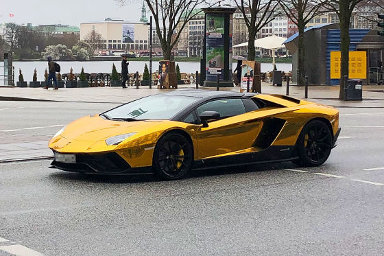 Polizei kassiert goldenen Protz-Lambo ein
