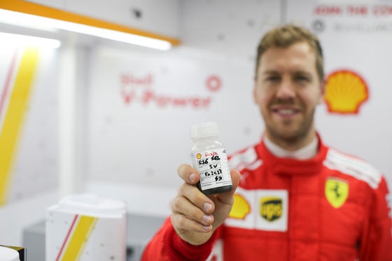 Erdbeer-Sprit im Ferrari?