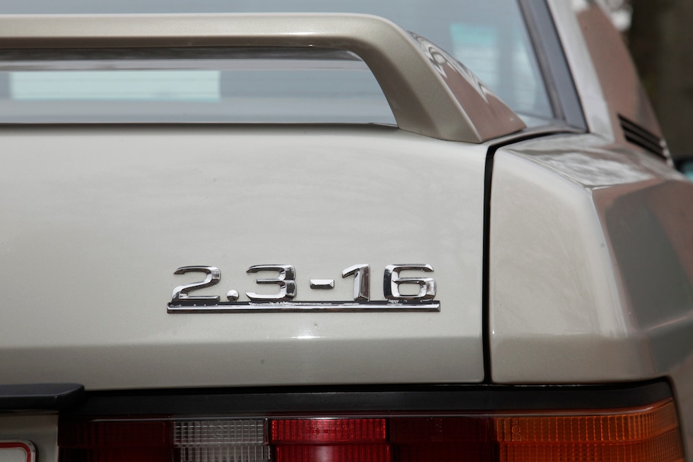 Modellschriftzug des Mercedes 190 E 2.3-16