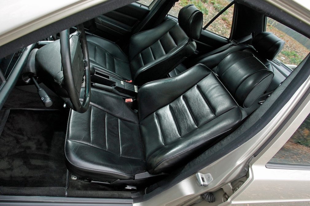 Sitze des Mercedes 190 E 2.3-16