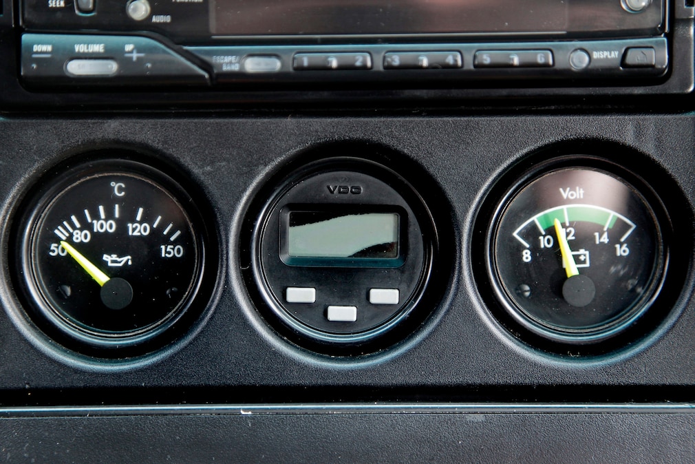 Zusatzinstrumente des Mercedes 190 E 2.3-16