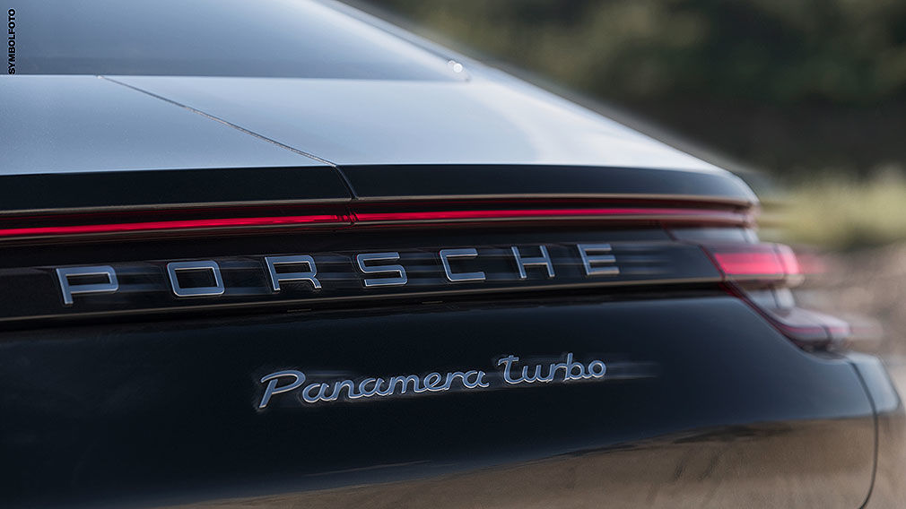 Porsche Panamera Turbo: Straßenrennen mit Ferrari Porsche Panamera Turbo: Straßenrennen mit Ferrari