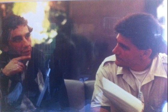 Ralf Bach und Ayrton Senna während eines Interviews