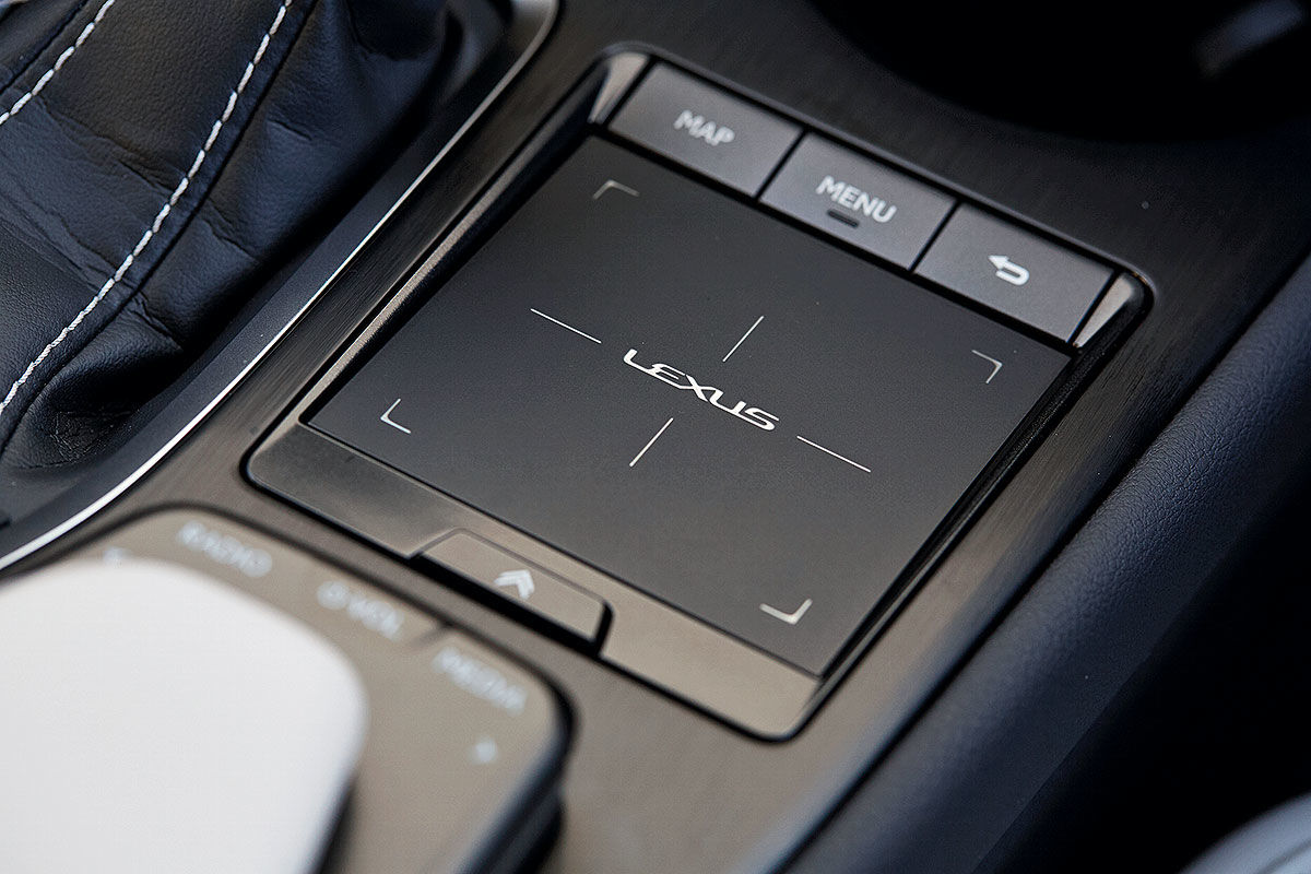 Lexus UX 250h