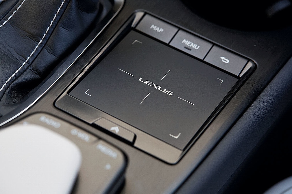 Lexus UX 250h