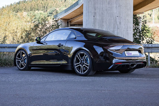 Straffer Alpine-Unterbau für die Rennstrecke