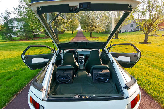 Zum Verkauf: Porsche 928 mit grünem Innenraum