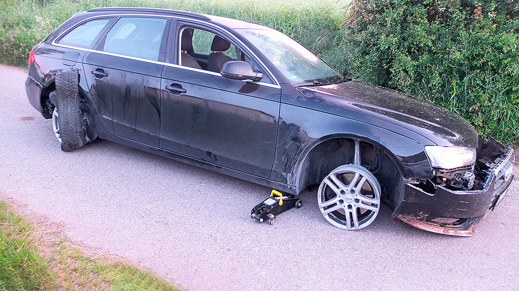 Audi A4: Betrunkener fährt Auto zu Schrott