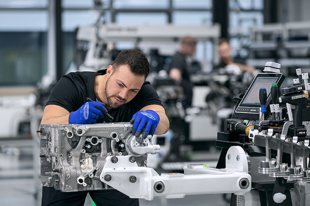 Mercedes-AMG 2.0 Liter Vierzylinder-Turbomotor M139 Produktion !! Sperrfrist 07. Juni 2019 00.01 Uhr !!
