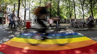 Regenbogen-Zebrastreifen in Hamburg