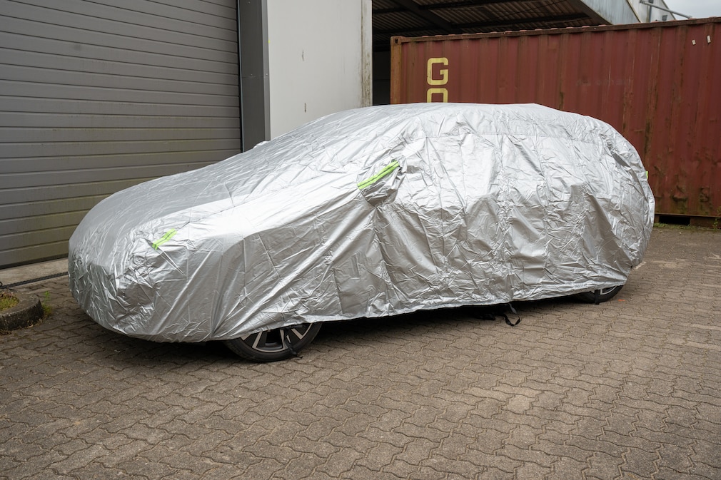 Fahrzeug, bedeckt mit der Bexita Auto Cover BEXb.