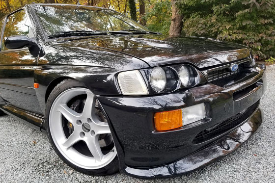 Escort RS Cosworth mit Monster-Flügel