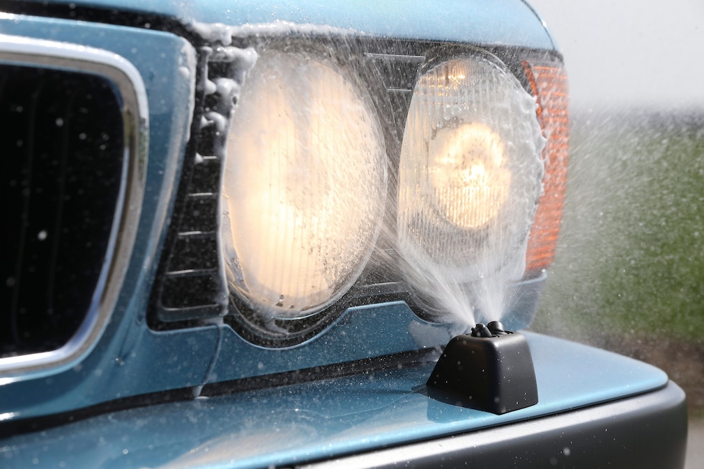 Scheinwerferreinigungsanlage des BMW 540i (E34)