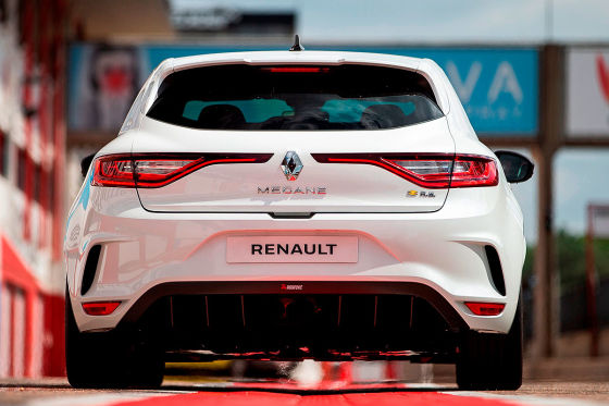 Vier Türen aber nur zwei Sitze für den Trophy-R!