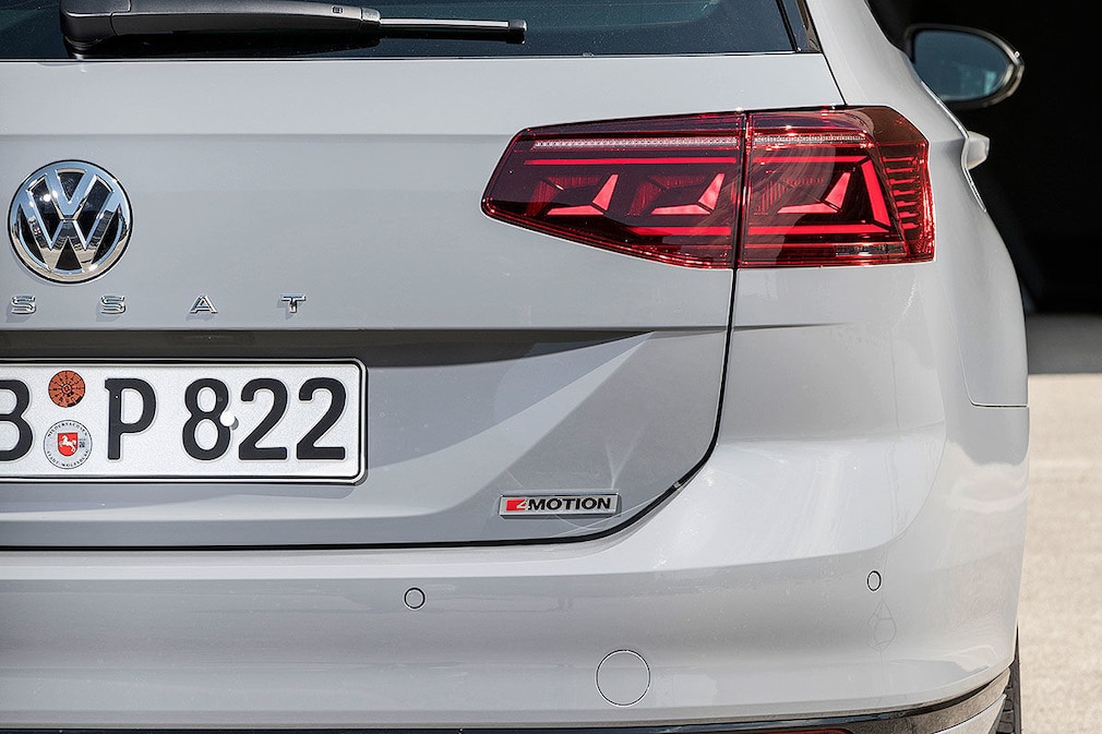 VW Passat Variant R-Line Edition