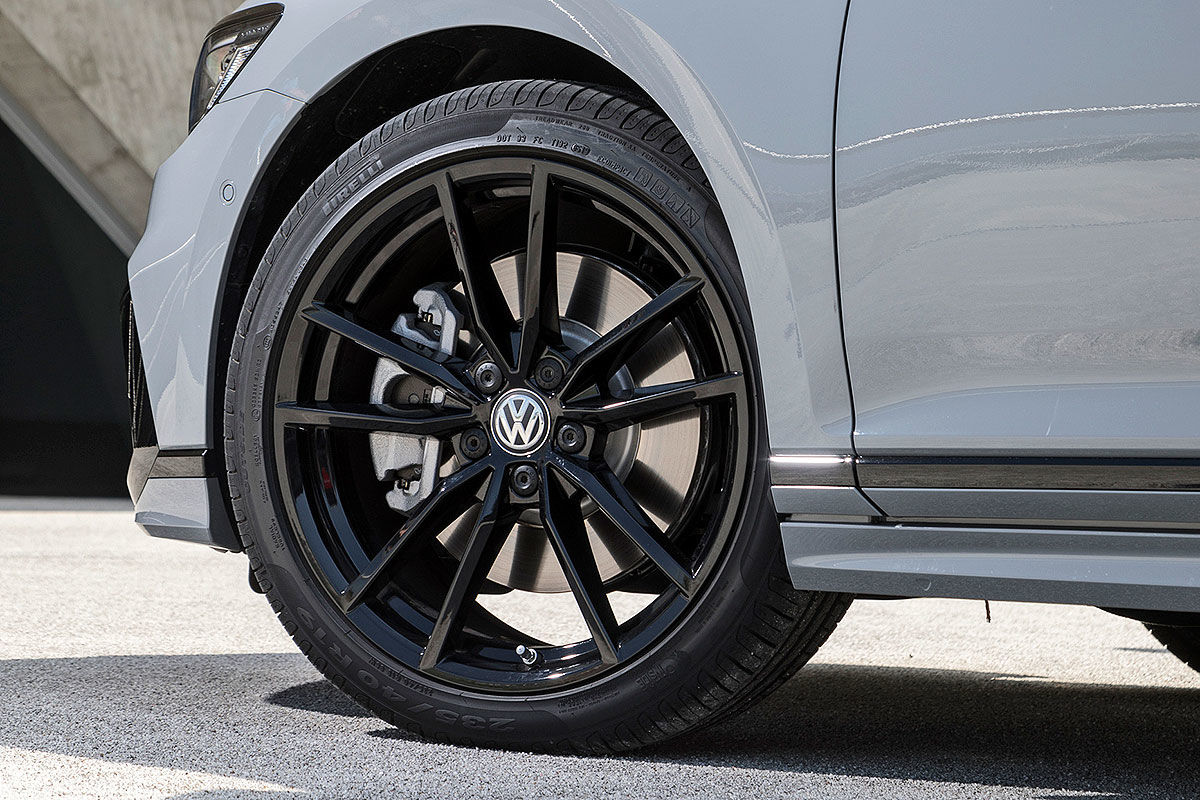 VW Passat Variant R-Line Edition
