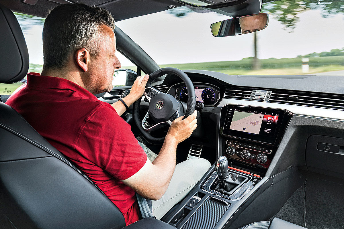 VW Passat Variant R-Line Edition