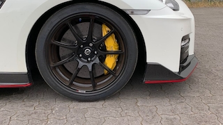 Nissan GT-R Nismo: Gelbe Bremssättel