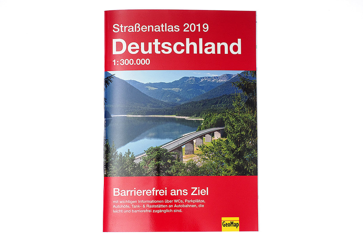 Acht Autoatlanten im Test