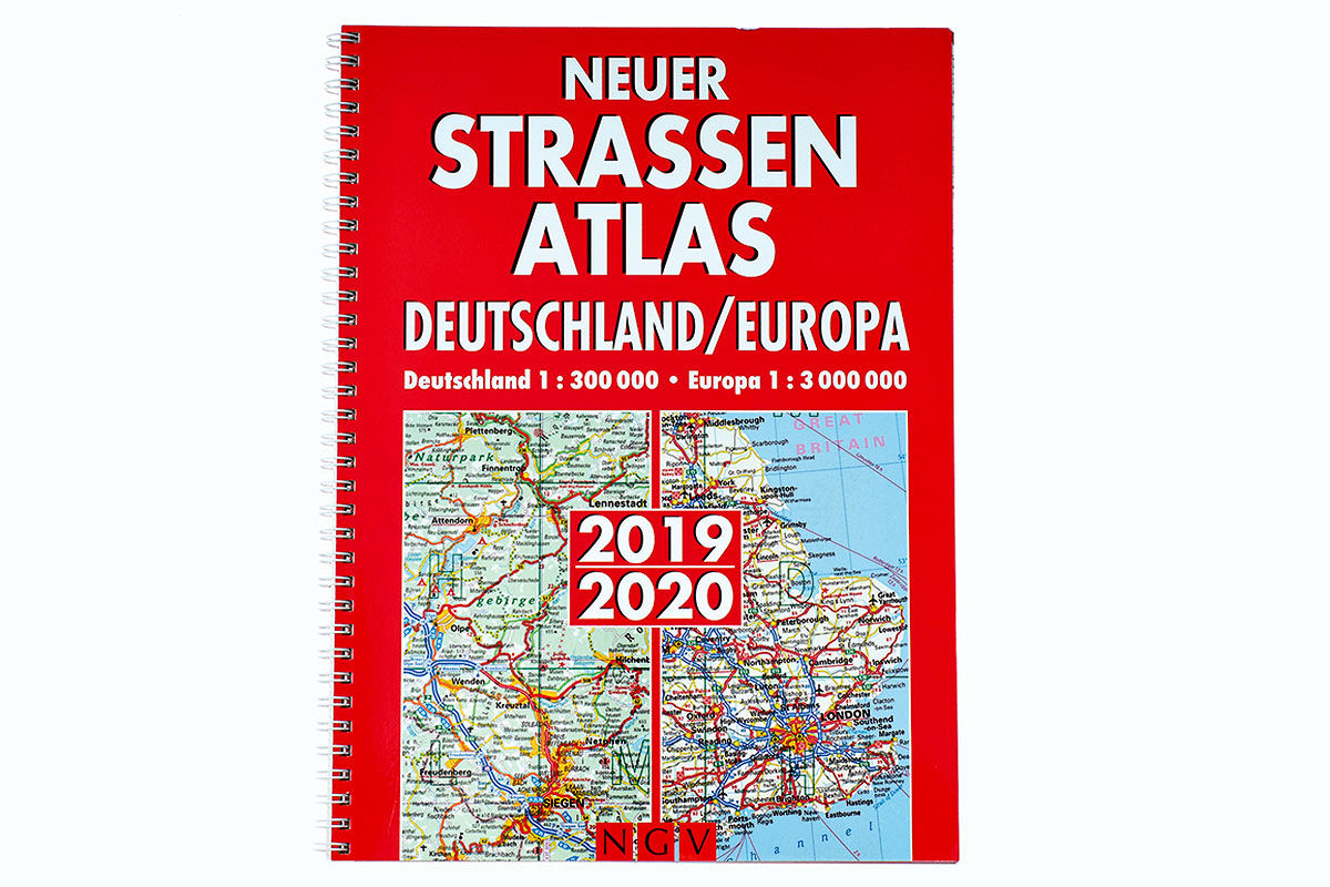 Acht Autoatlanten im Test
