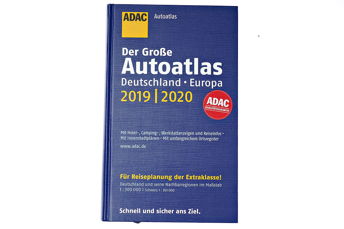 Acht Autoatlanten im Test