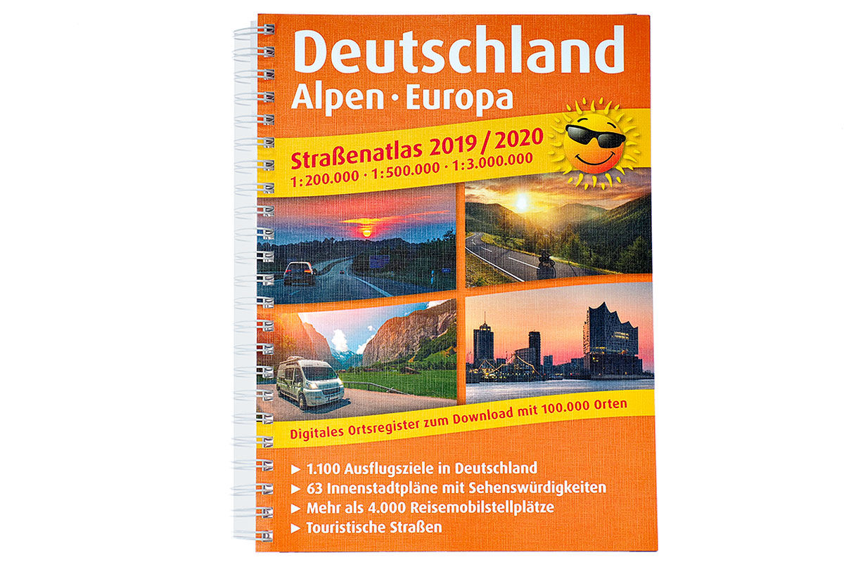 Acht Autoatlanten im Test