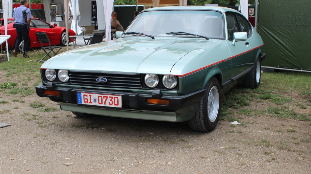 Ford Capri MK II 2.8 Injection (1978-1986) – 1/24 Burago Modell Mit Personalisiertem Wunschkennzeichen