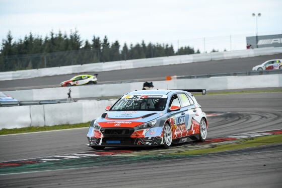 Neuville siegt beim Gaststart