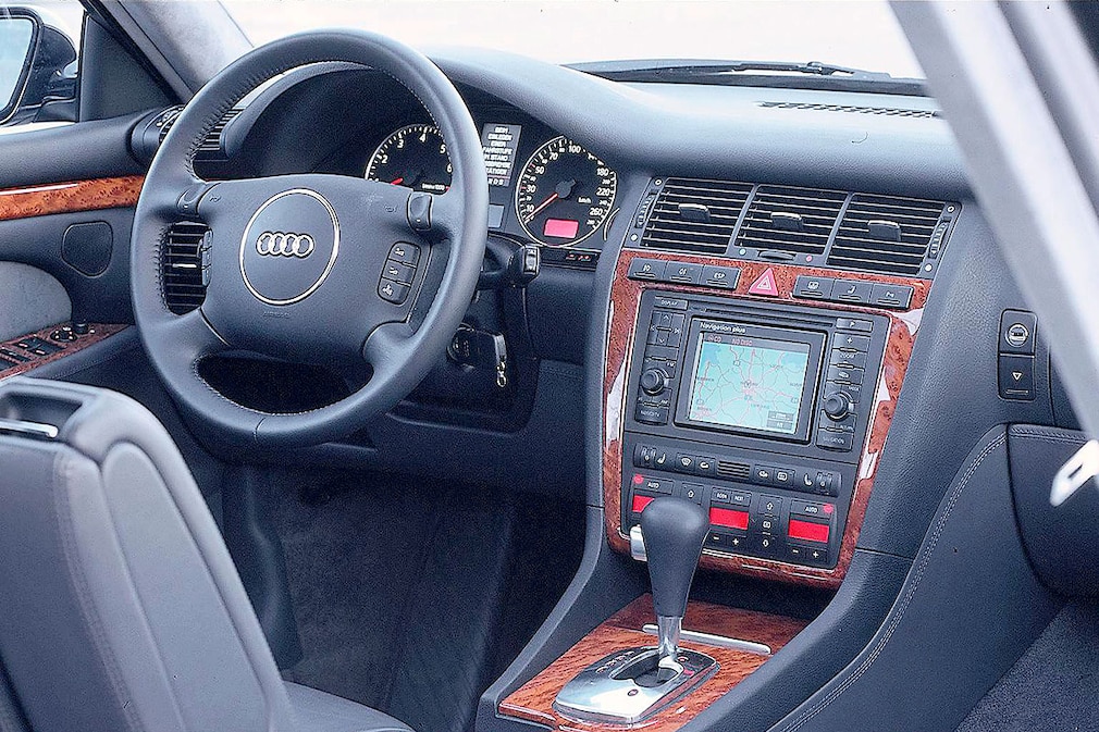 Audi A8 6.0 L quattro