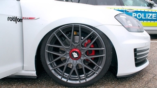 Soko Autoposer: VW Golf mit Airride