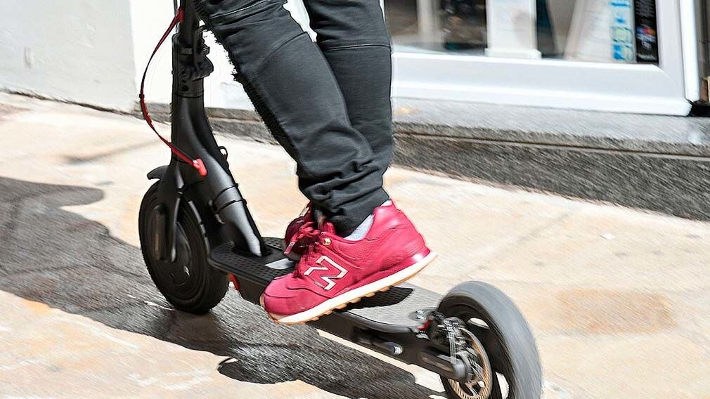 E Scooter Versicherung Axa