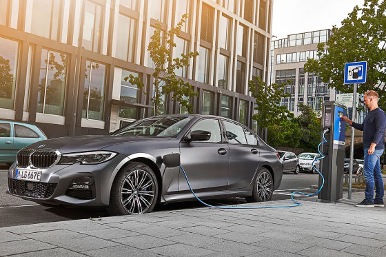 BMW 330e