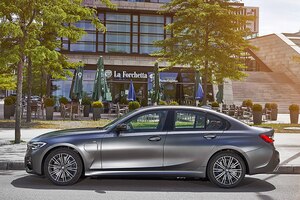 BMW 330e