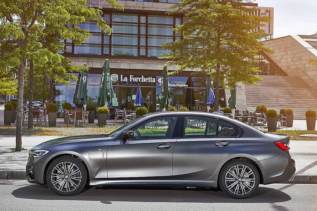 BMW 330e