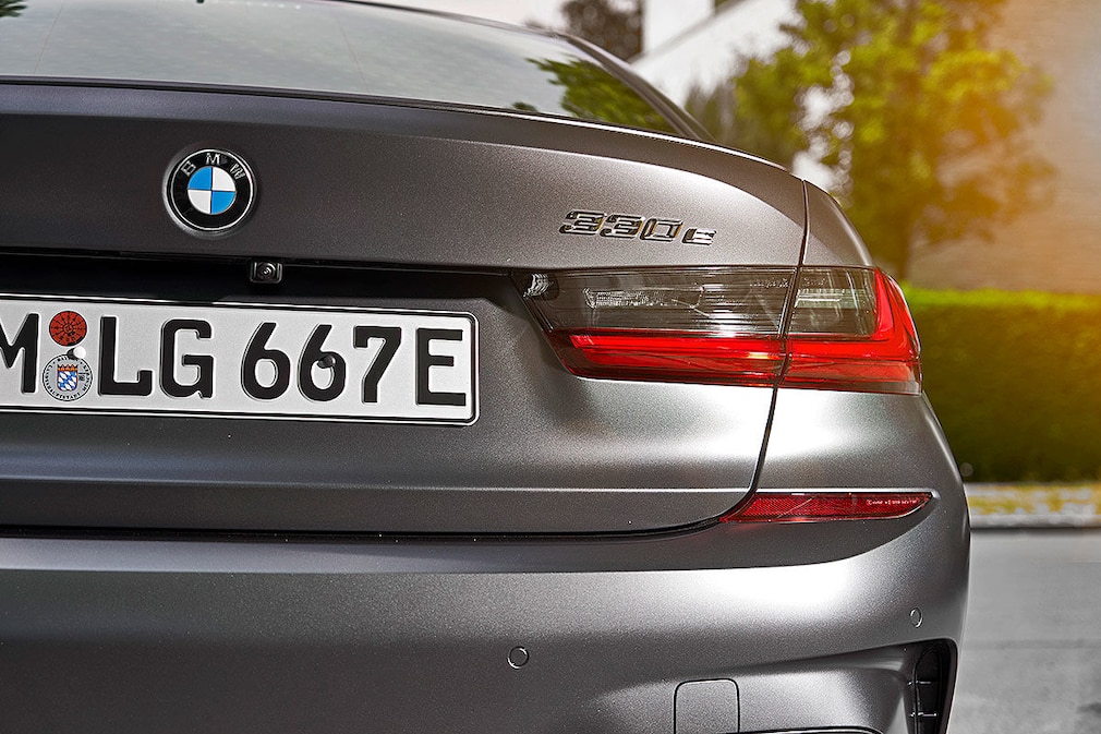 BMW 330e