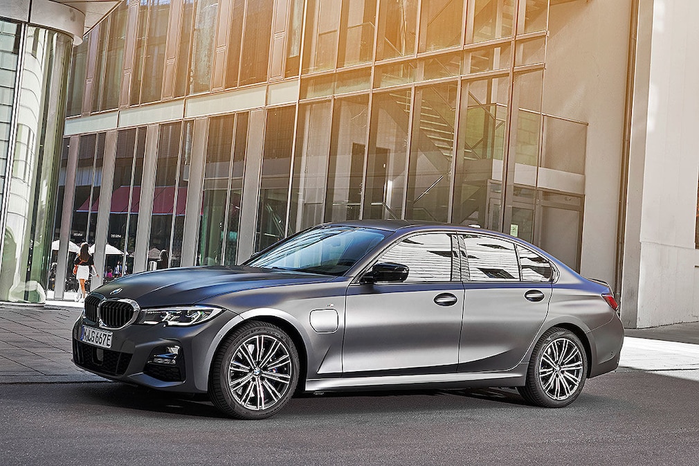 BMW 330e