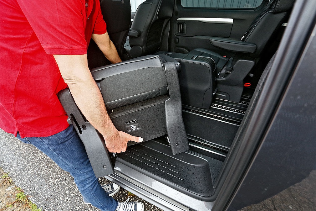 Opel Zafira Life gegen VW Multivan